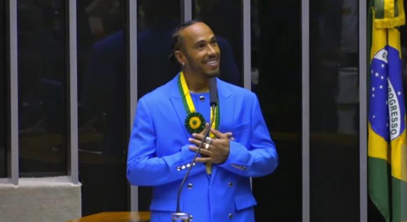 Lewis Hamilton recebe título de cidadão brasileiro